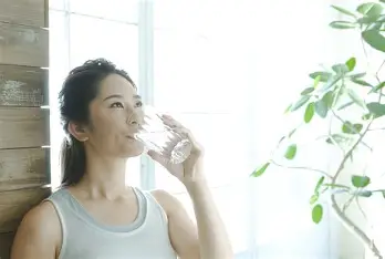 水を飲んでいるのにむくむ人の特徴とは